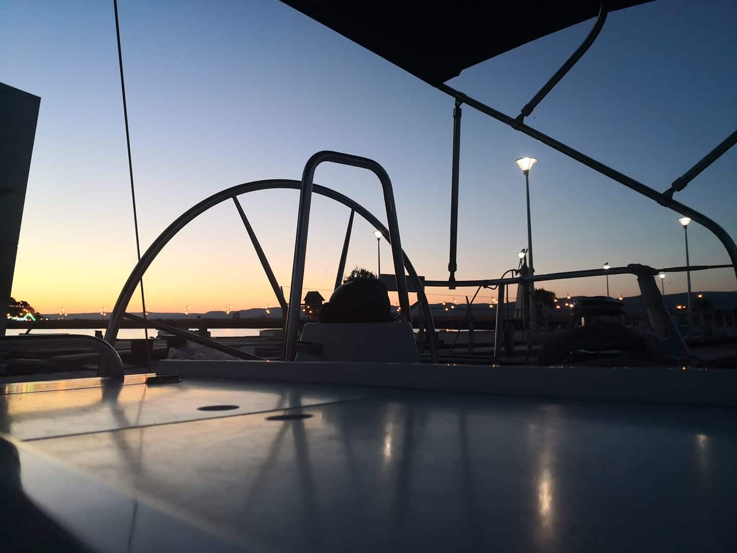 Закотвена яхта в марина - Яхта под наем "Miss Melina"